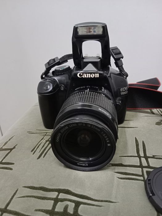 Продам фотоаппарат Canon 1100D на запчасти