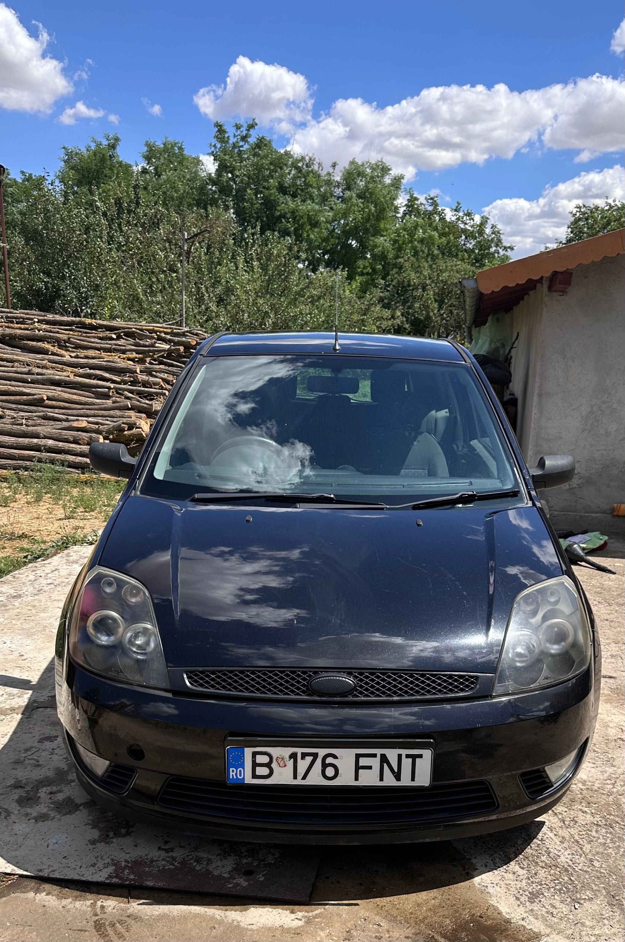 Vând ford fiesta,volan dreapta,înscrisă în Ro