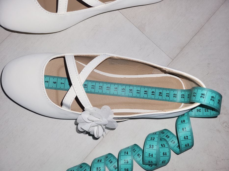 Обувки в бяло номер 36