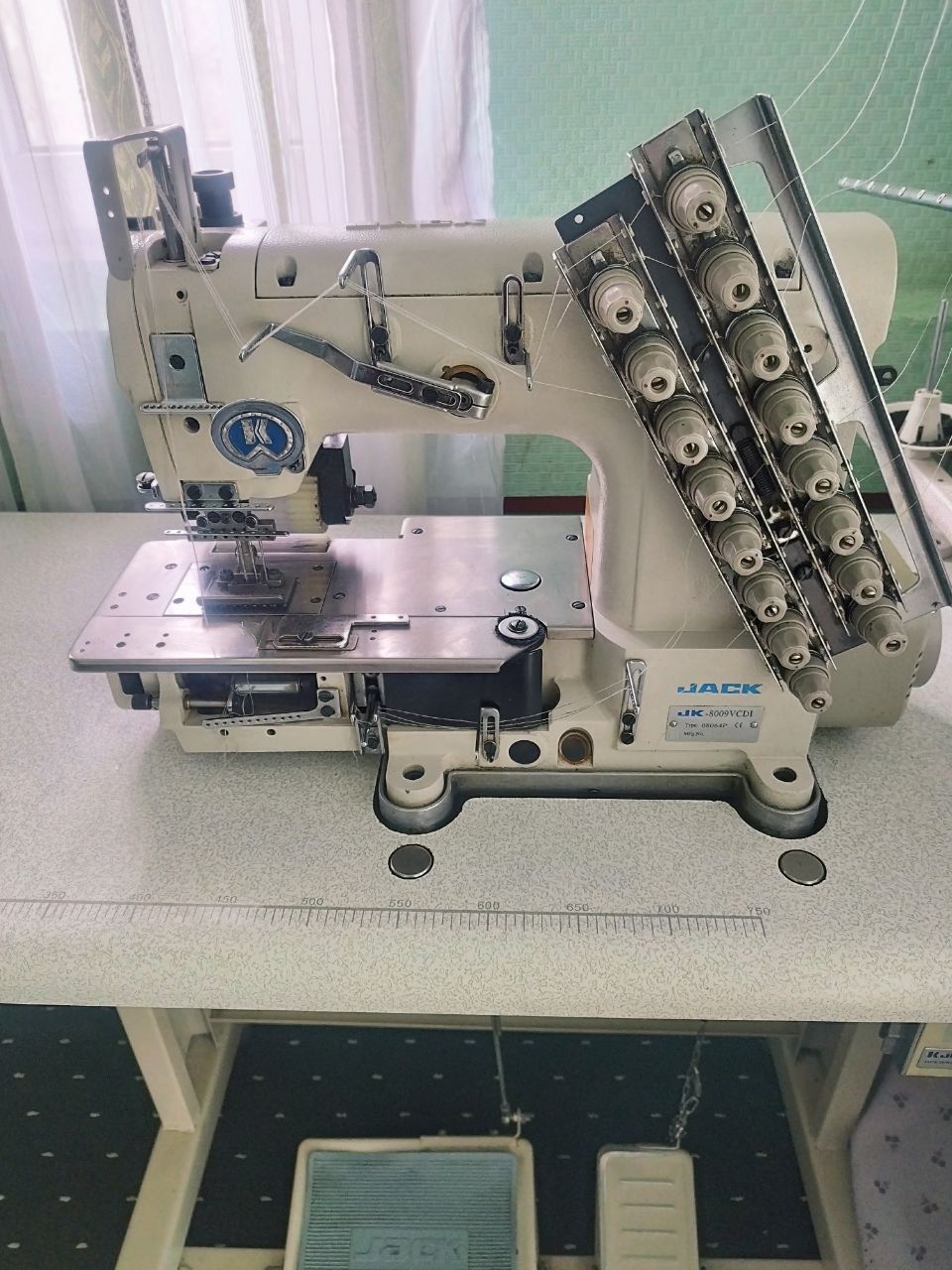 Промышленная 8-ти иголочная швейная машинка Jack