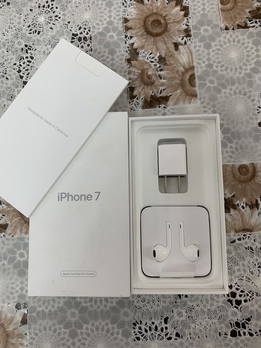 Vând sau schimb Iphone 7 (full box)