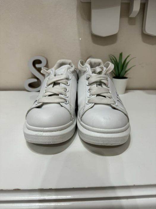 Бели сникърси 37 номер !