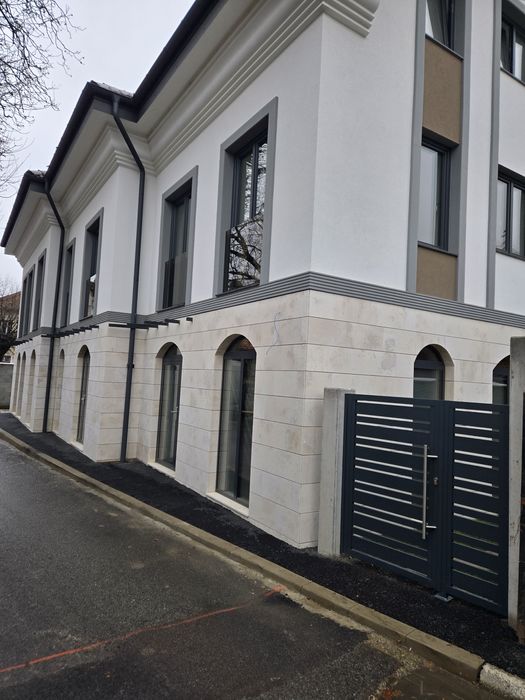 Apartamente noi in zona centrala (centru istoric / parc)