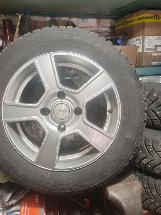 Шины с дисками комплект