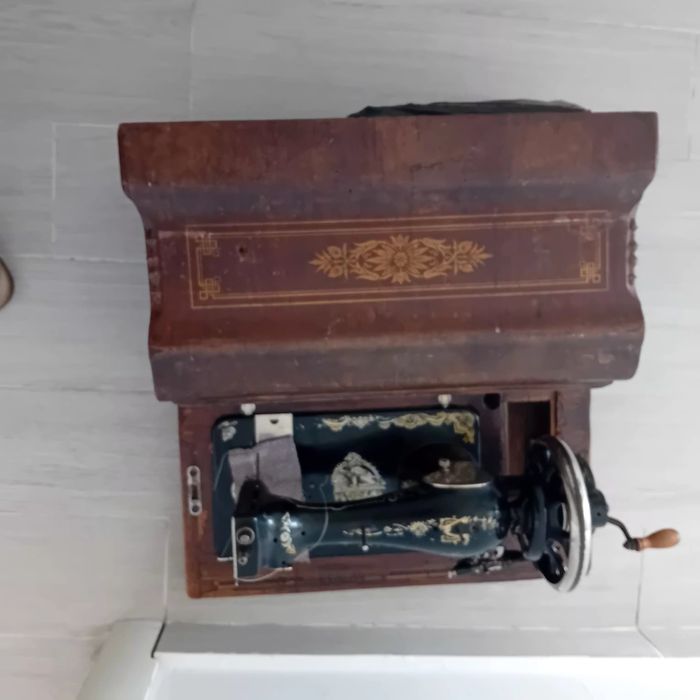 SINGER работеща шевна машина..Антика .около 1938г.предполагам