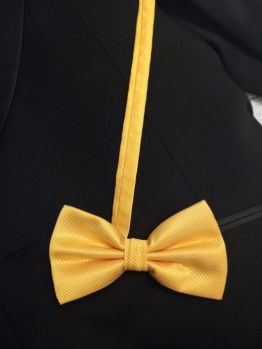 Официален костюм