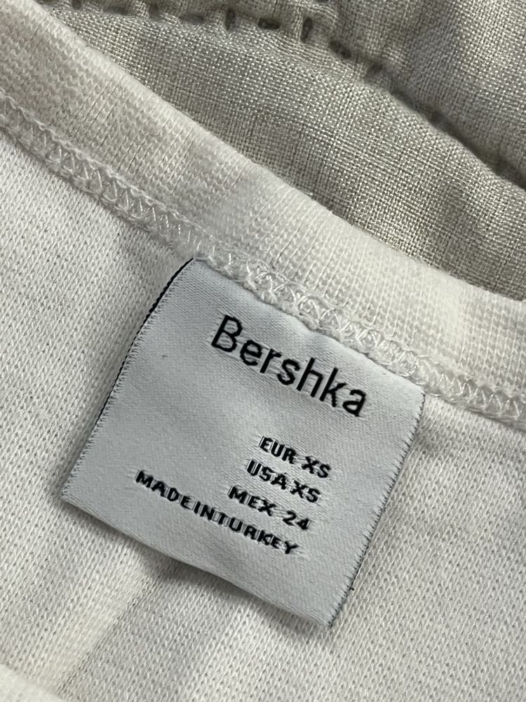 Тениска от Bershka размер XS