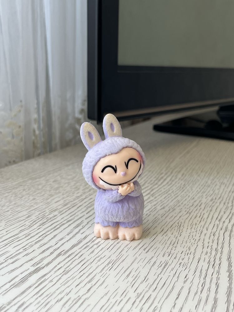 Фигурка Лабубу из серий «lazy yoga»