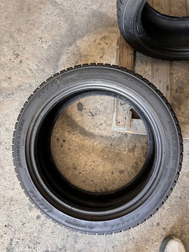 2 anvelope iarna 215/45/17 , Bridgestone , 7.5 mm