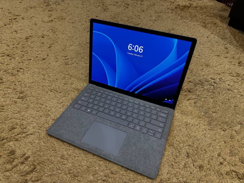 Microsoft Surface Laptop 2 / Сенсорный / Alcantara