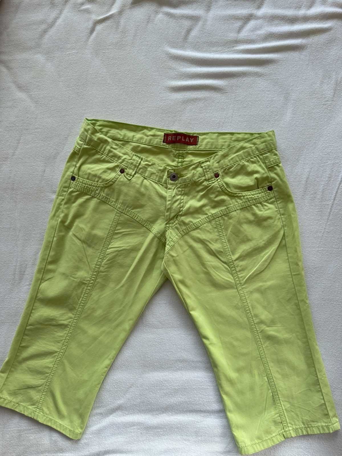 Два дамски летни 3/4 панталона: бял-DiKa, светлозелен-Replay, размер S
