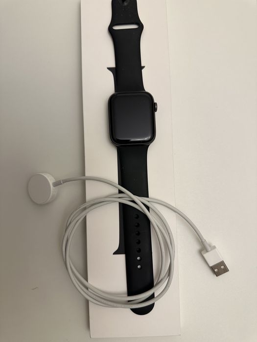 Aplle watch series 4 (44мм)