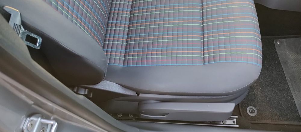 Vând Volkswagen polo 2010