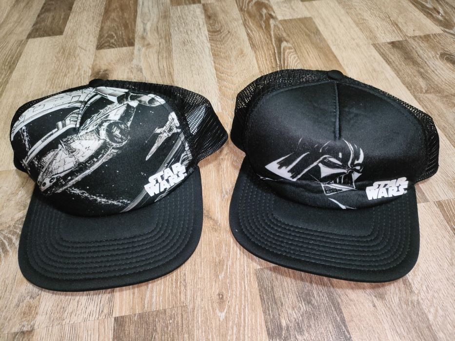 Vând șepci STAR WARS