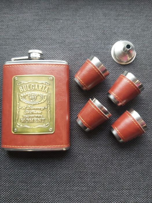 Подаръчен комплект България,манерка с чаши,два цвята