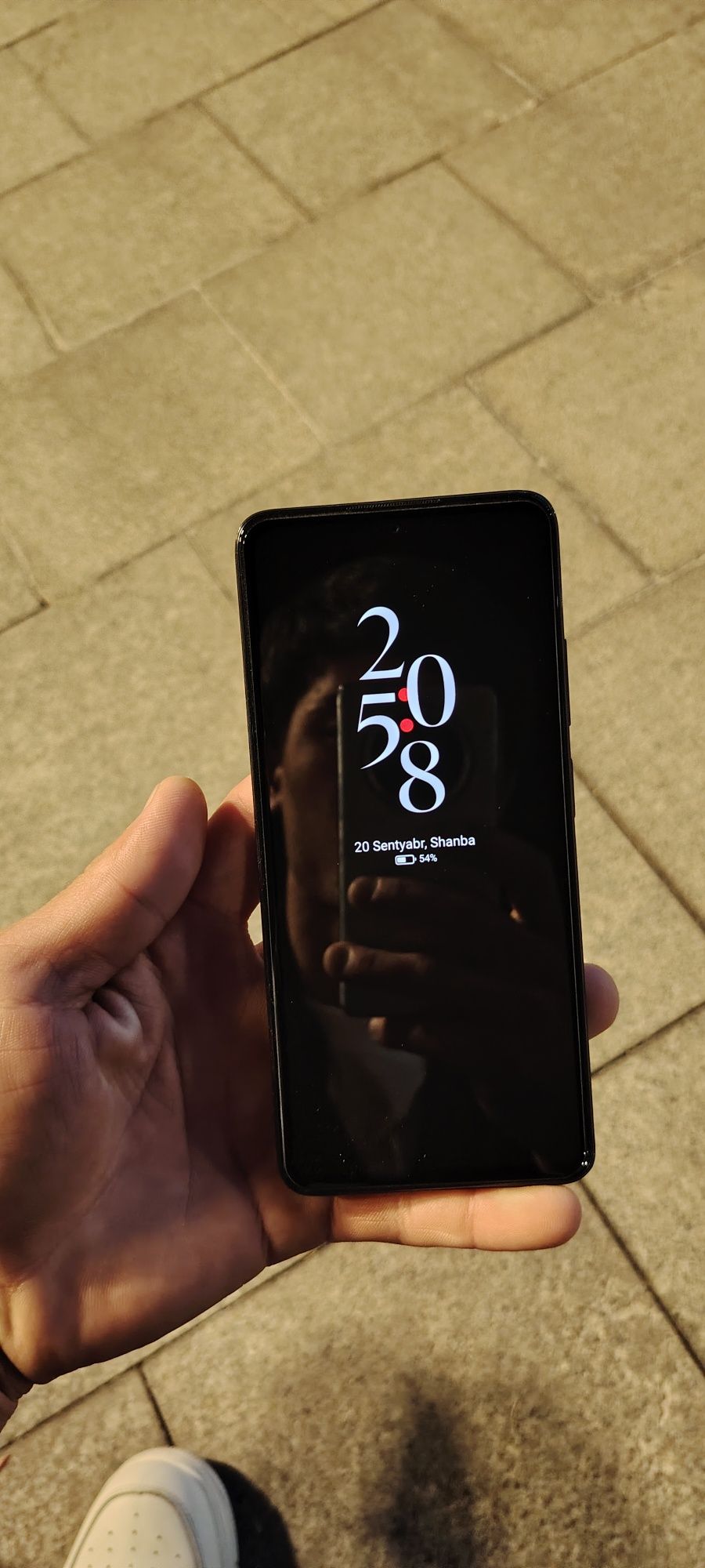 Redmi note 11 pro
Xotira 128 
Ram 8+4
Imeka oʻtgan 2 sim
Narxi 1100 mi