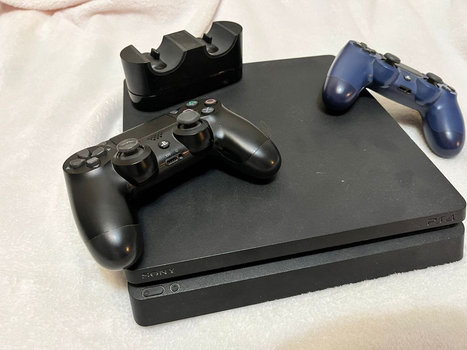 Продается Sony Playstation 4