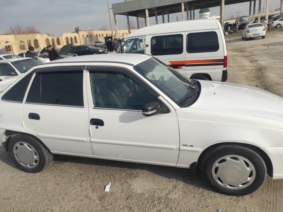 Moshina xolati yaxshi aybi yoʻq salonlari shumka qilingan 4 ta yangi b