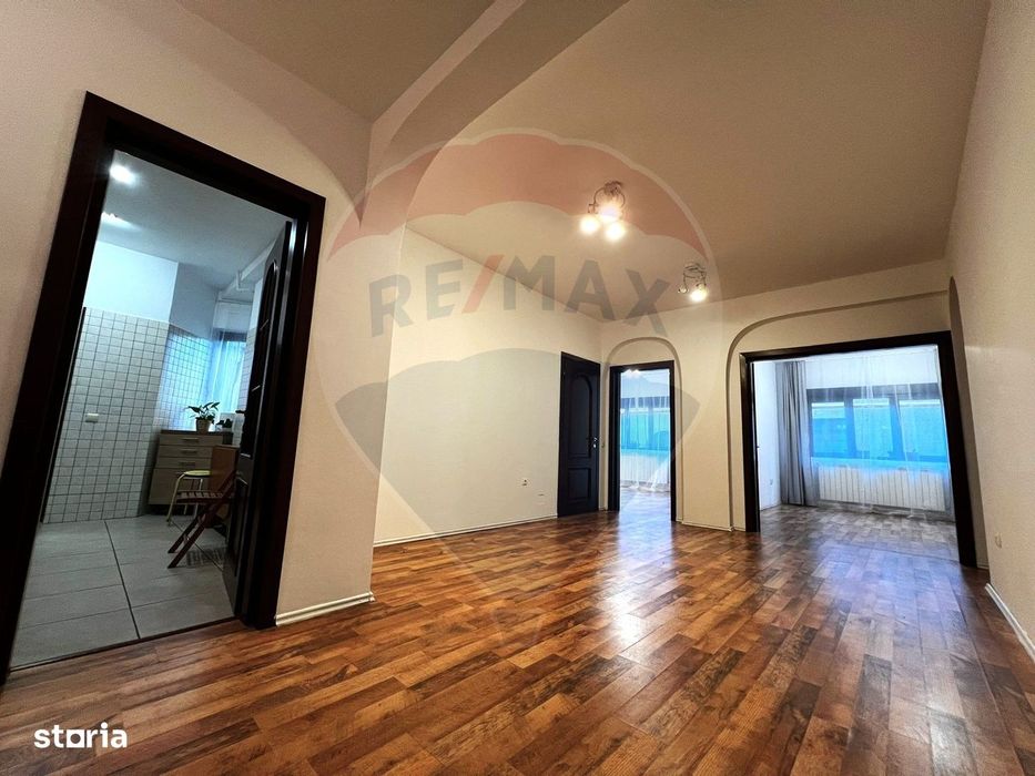 Apartament cu 3 camere de închiriat în zona Dacia