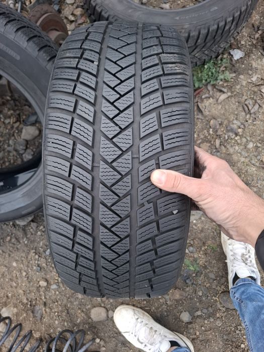 Vand 1 anvelopa 215 45 17 vredestine de iarna bun dot 2020