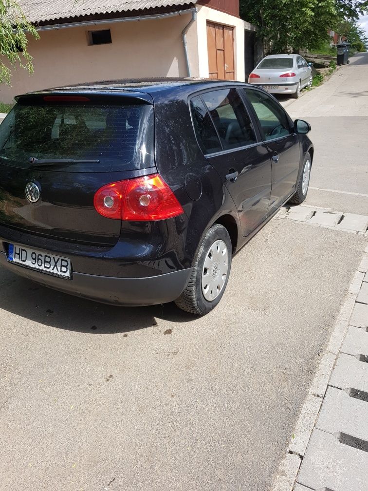 Se vinde Golf V Hatchback