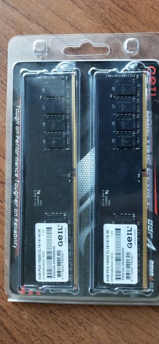 Озу DDR4  2400 2х4. в отличном состоянии ..