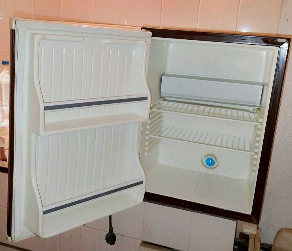 Хладилник мини бар