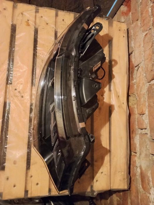 Десен фар за Митсубиши Аутлендър  след 2016