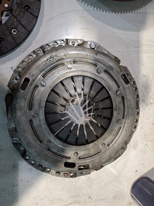 Комплект съединител феродо и притискател за 2.0 TDI 140кс