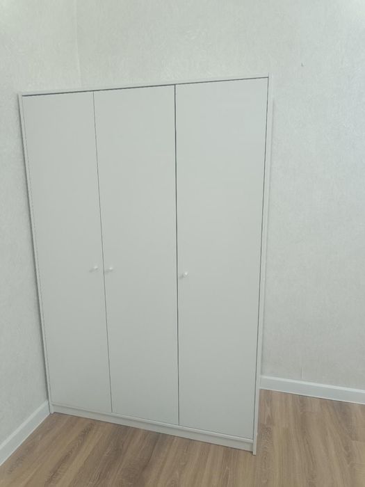 Продам шкаф для офиса и дома .