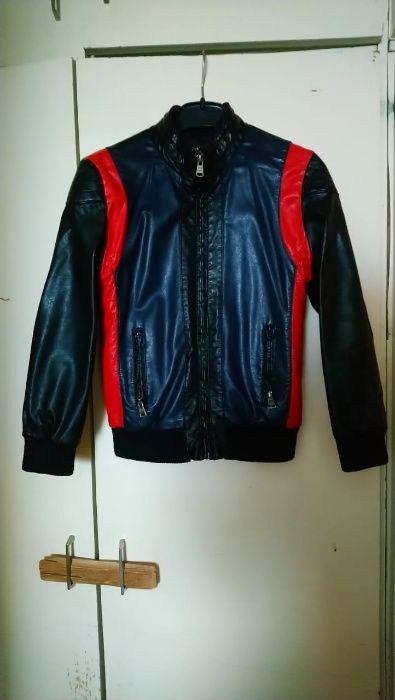 Продам детскую куртку