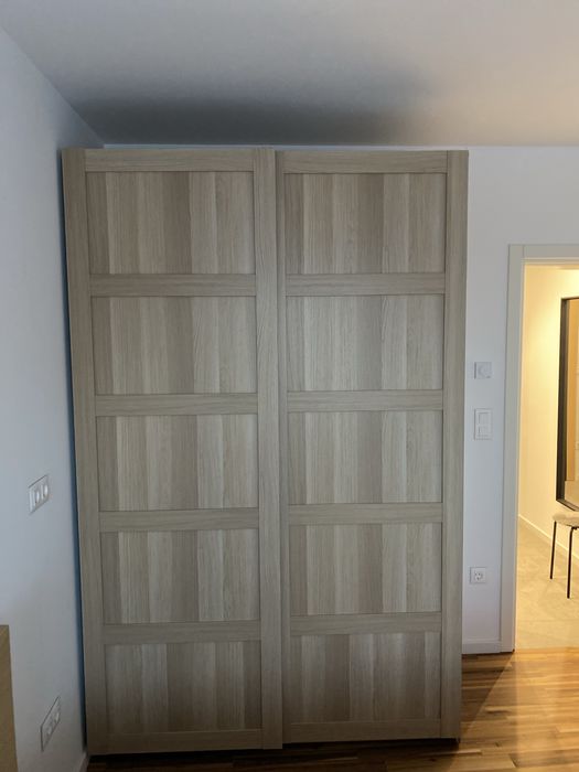 Гардероб - двукрилен с размери - 152 /65 / 240 .  С плъзгащи врати