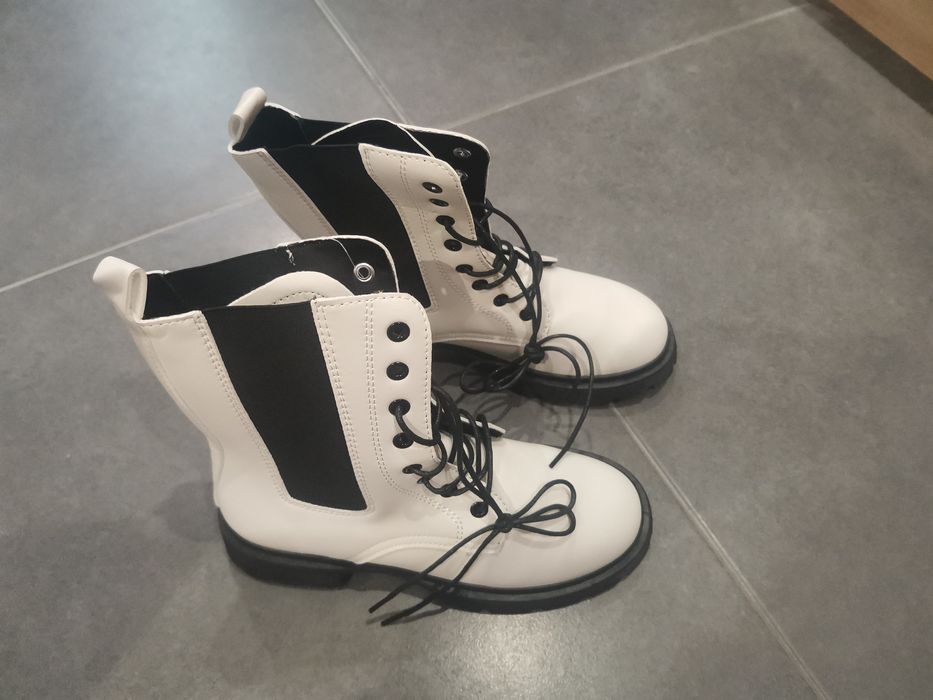 Нови бели боти от Мат Старр