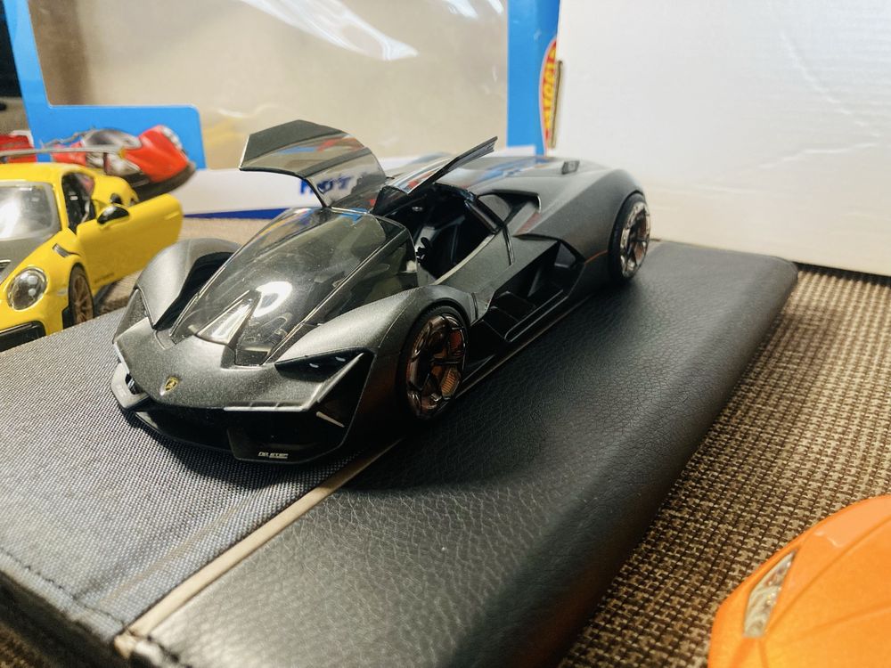 Продавам лотове колички hotwheels/maisto/matchbox 1:64 1:43 1:24