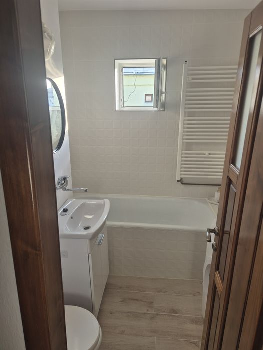 Inchiriez apartament