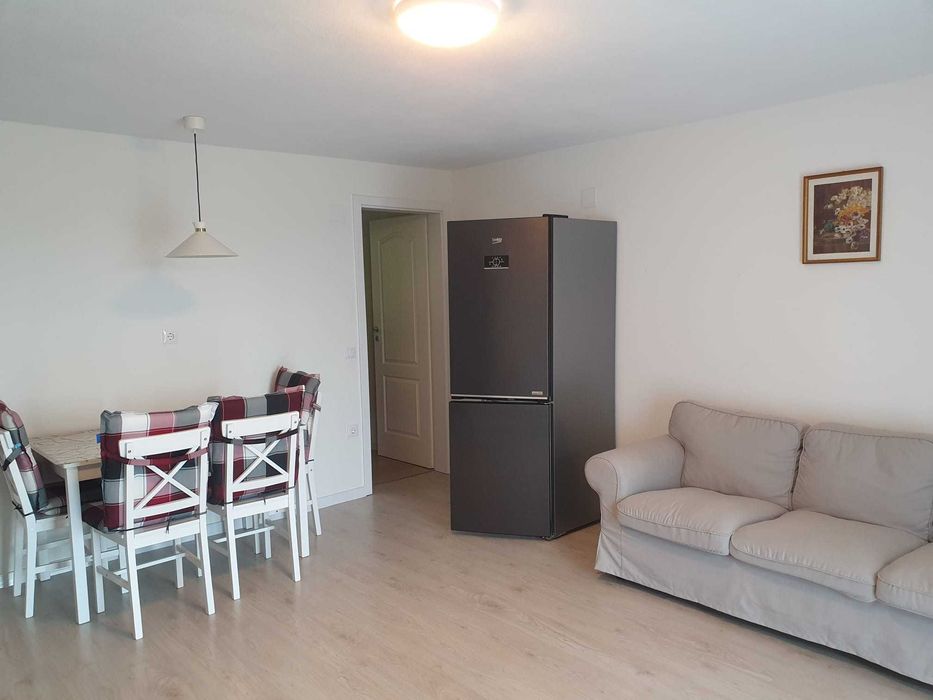 Descriere: 
Proprietar închiriez casă parter în Maracineni -Argeselu