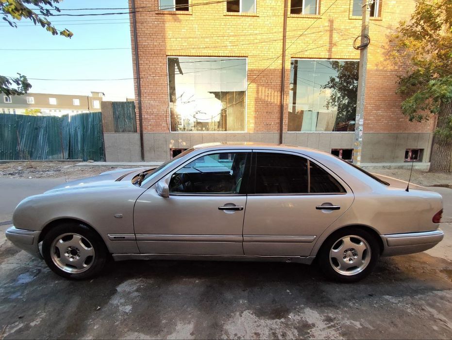 Мерседес w 210 в хорошем состоянии очень срочно по низу рынка