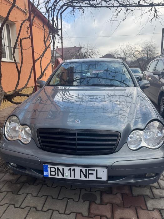 Mercedes C200.
