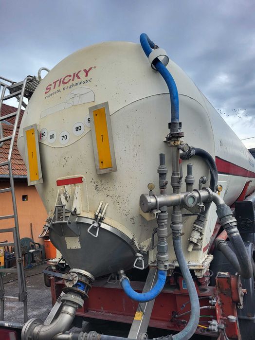 Vand cap tractor +remorca cisterna basculabila