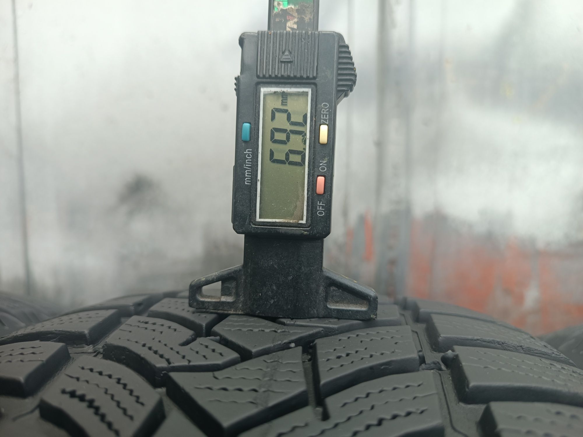 225/55/17 Dunlop Дот 4322