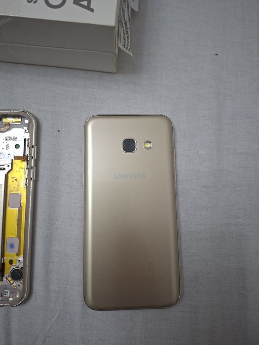 Samsung A3 2017 + един същия за части