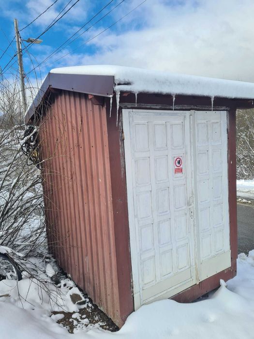 Casuta din lemn izolata si prevazuta cu instalatie electrica