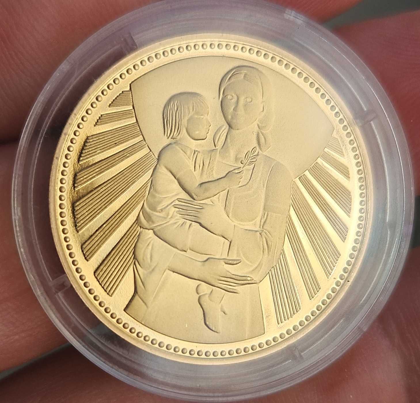Продавам златна монета 1000 лева от 1981 година,майка с дете