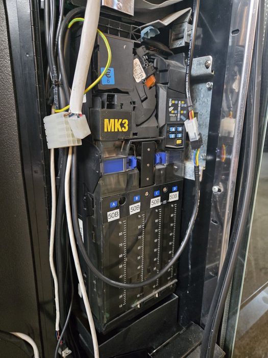 Vand tonomat vending sucuri dulciuri