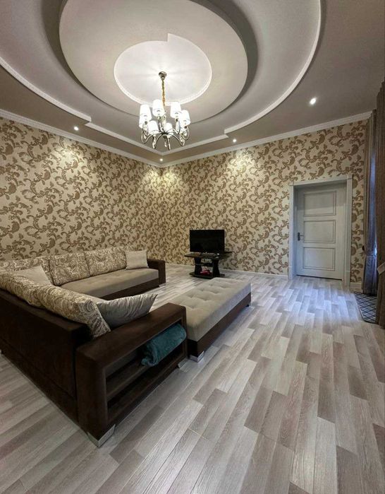 Продам дом на участке 4 сотки в М-Улугбекском ра-не.Центр Луначарского