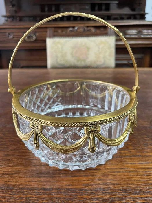 Cosulet ( bomboniera-fructieră) din cristal și bronz