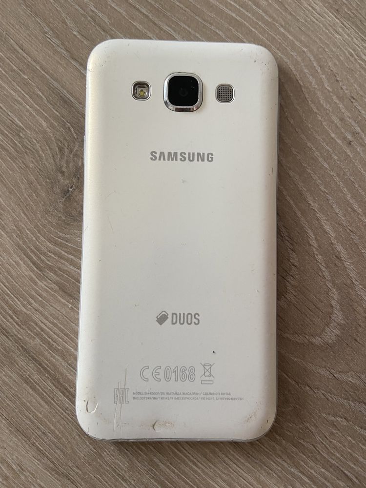 Продам сот телефон Samsung E5