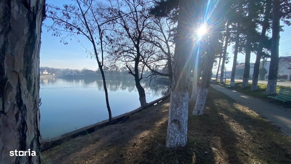 Teren 828 mp vis-a-vis de lac - langa Calul Balan