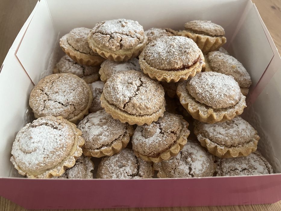 Prajituri de casa Islere cu nuca si crema de ciocolata fiarta