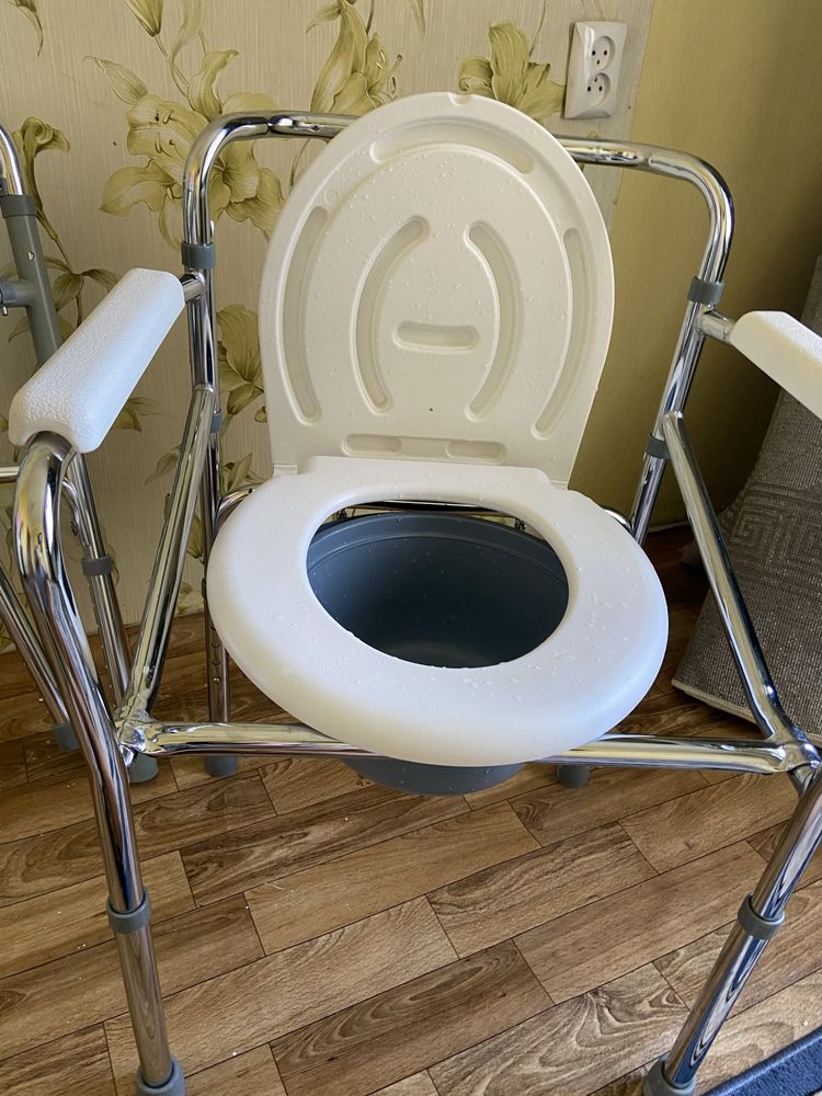 Кресло- туалет TRIVES CA616